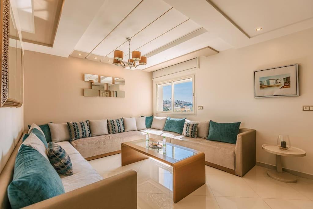 Central 2-Bedrooms Near Beach & Dining Tanger Kültér fotó