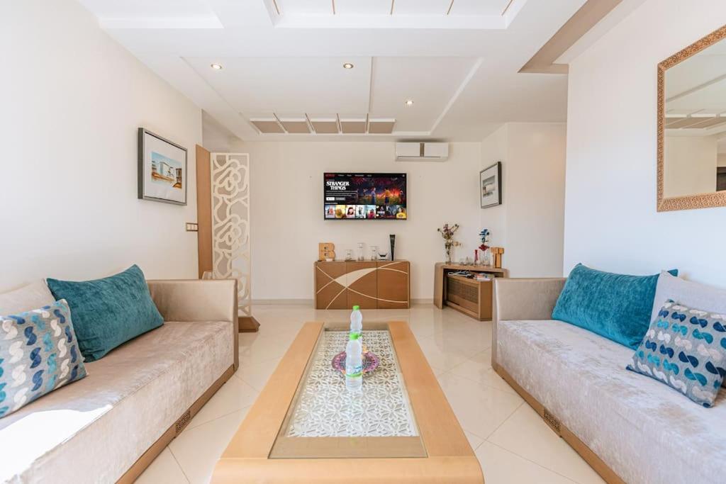 Central 2-Bedrooms Near Beach & Dining Tanger Kültér fotó