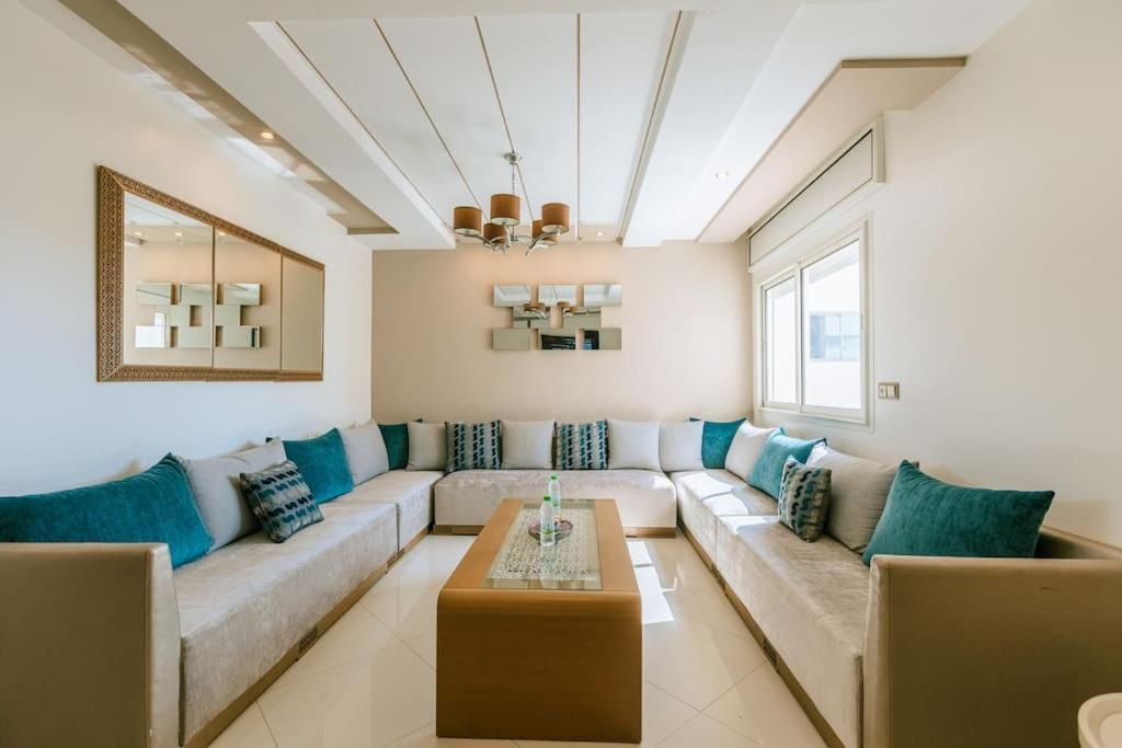 Central 2-Bedrooms Near Beach & Dining Tanger Kültér fotó
