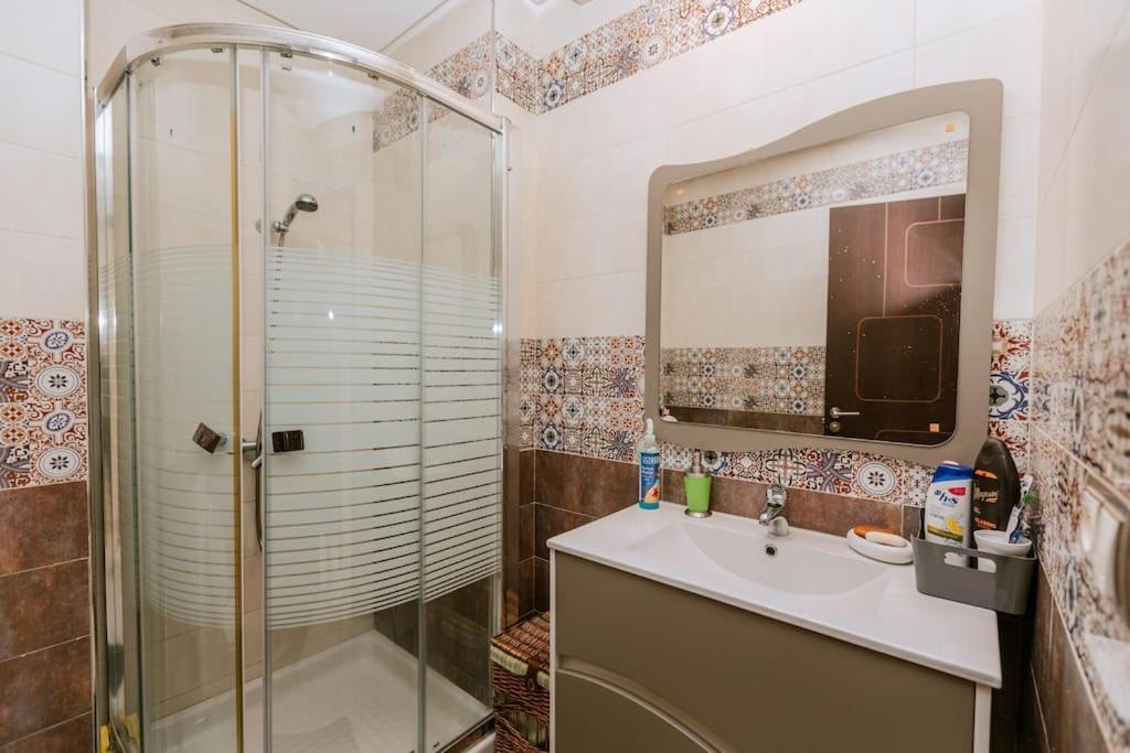 Central 2-Bedrooms Near Beach & Dining Tanger Kültér fotó
